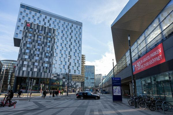 L'harmonie Enchantée : L'Interconnexion entre la Peinture et la Poésie Française