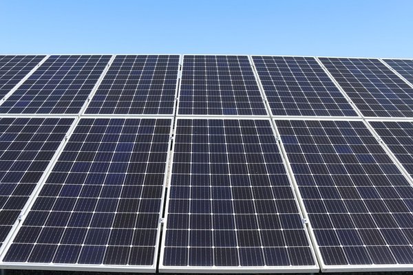 Panneau solaire photovoltaïque : optimisez votre énergie durable